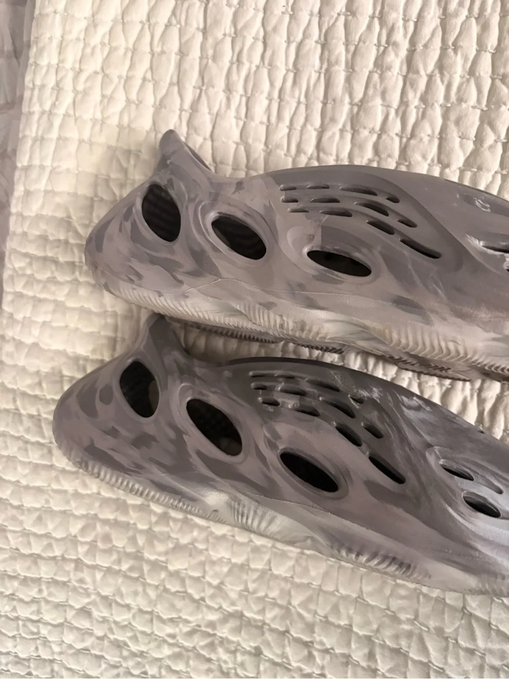 Yeezy Foam Runner in Charcoal/Black Marble